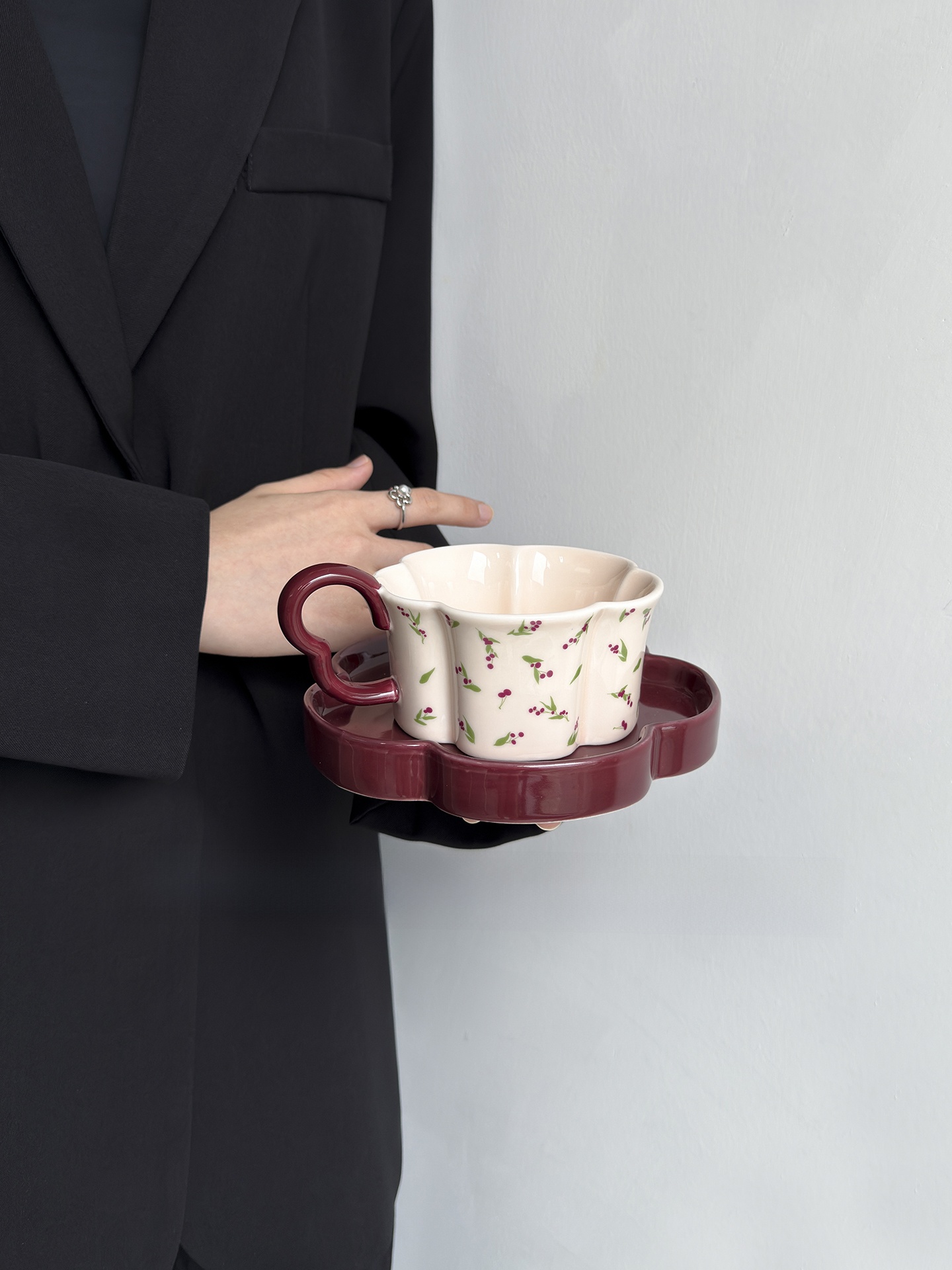 Caneca de Cerâmica Retrô Cerej - Young Tea Coffee avaliação e preço